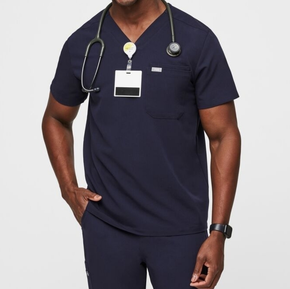 FIGS Men's Leon Three Pocket Scrub Top Size Medium Navy
